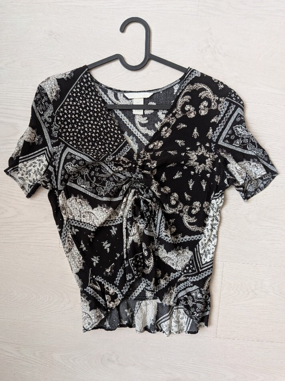 Black & White Printed Tie-Front Women’s Top